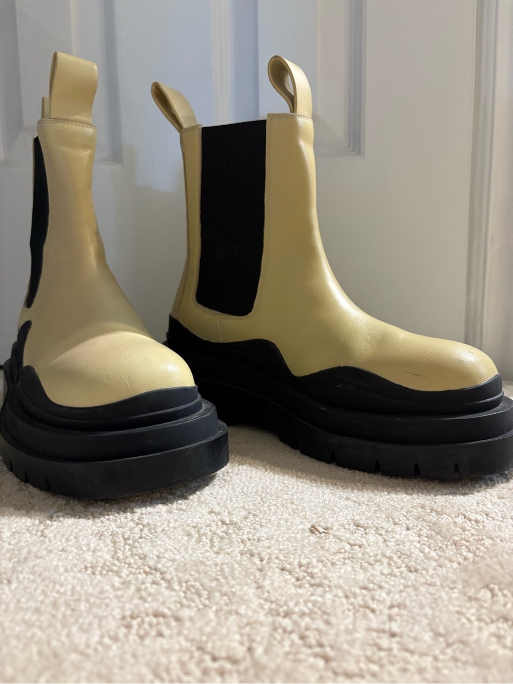 Alias Mae Cream Chelsea Lug Boots with Black Sole - Picture 4 of 9